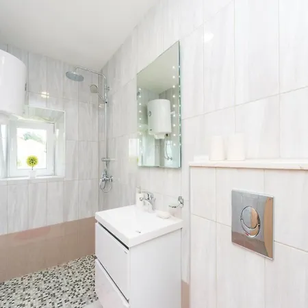 Four Bedroom Holiday In * Babino Polje