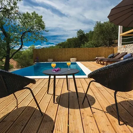 Holiday home Four Bedroom Holiday In Babino Polje