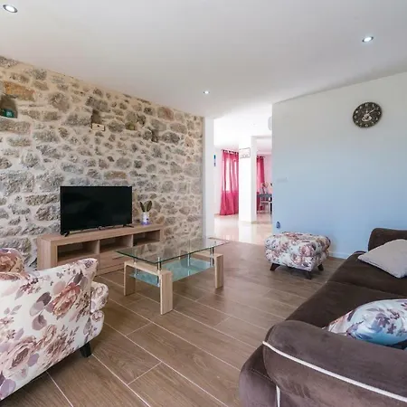Four Bedroom Holiday In * Babino Polje