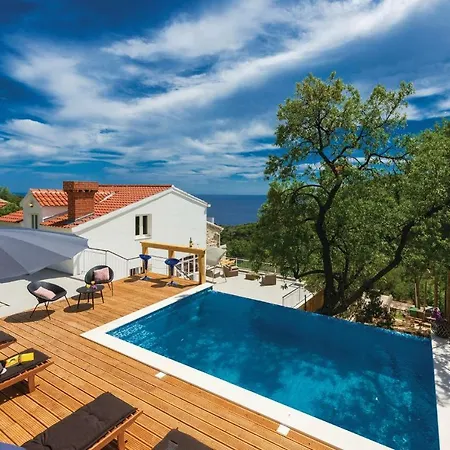 Four Bedroom Holiday In Babino Polje