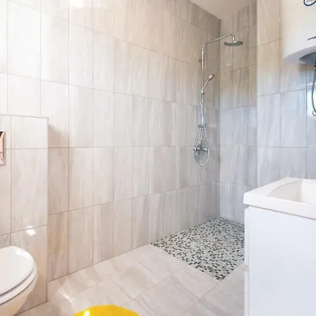 Four Bedroom Holiday In *