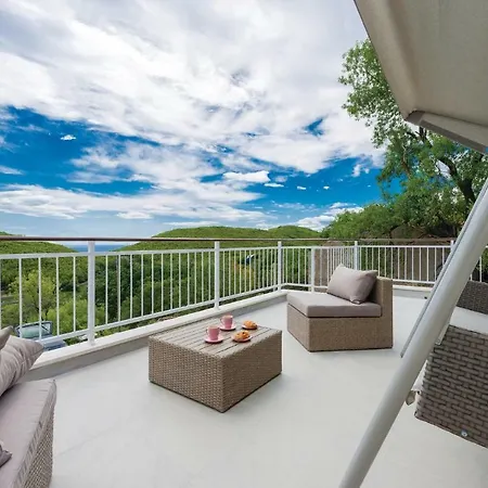Four Bedroom Holiday In *