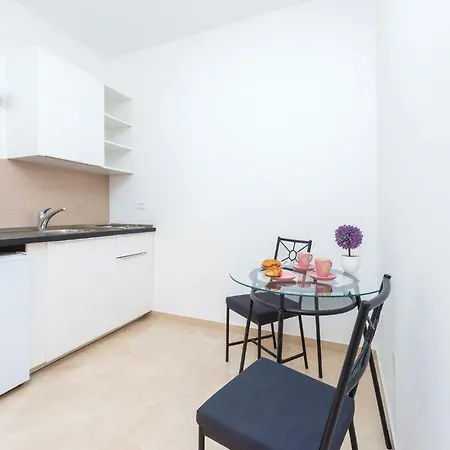 Four Bedroom Holiday In Prázdninový dům *