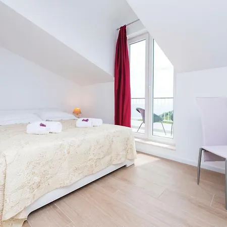 Prázdninový dům Four Bedroom Holiday In Babino Polje