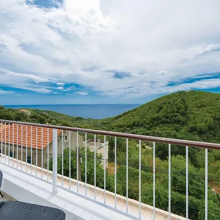 Prázdninový dům Four Bedroom Holiday In